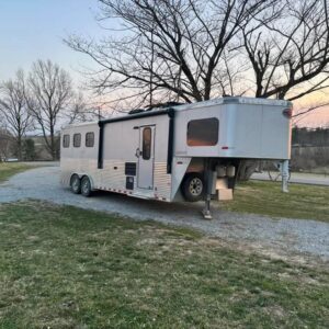 2019 Sundowner Santa fe 3 horse trailer with Living Quarters